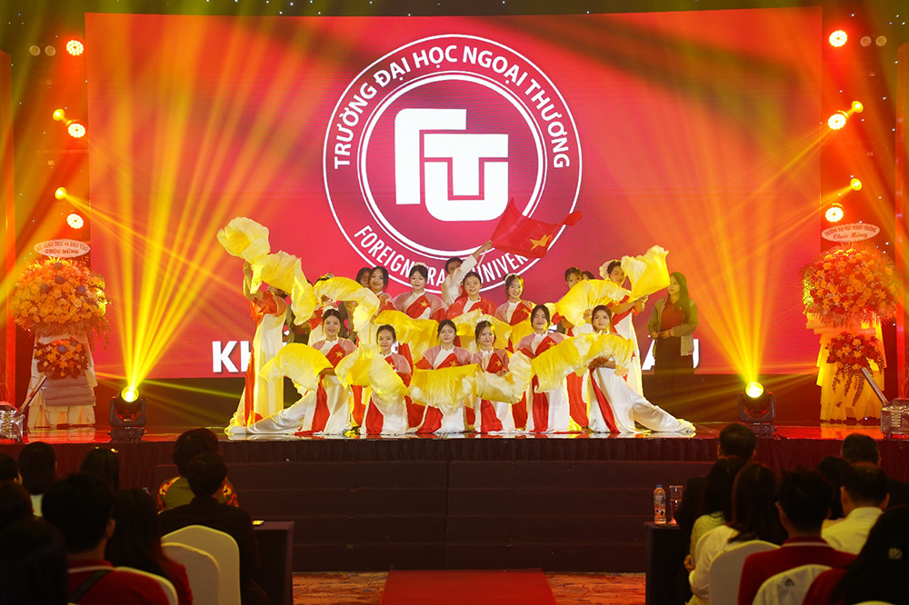 tieng-trong-khai-truong-dau-tien-tai-phan-hieu-11