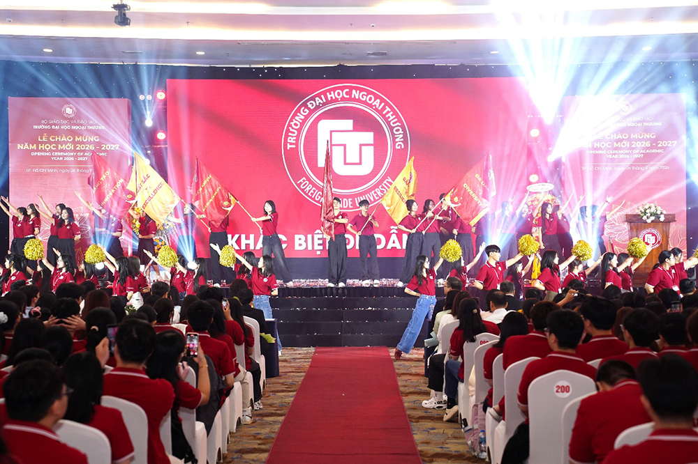 tieng-trong-khai-truong-dau-tien-tai-phan-hieu-13