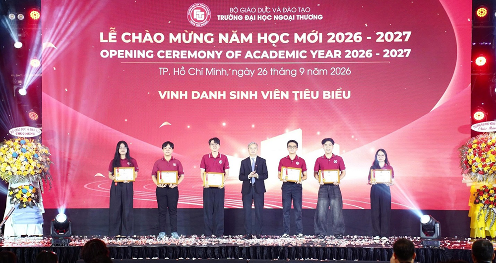 tieng-trong-khai-truong-dau-tien-tai-phan-hieu-5