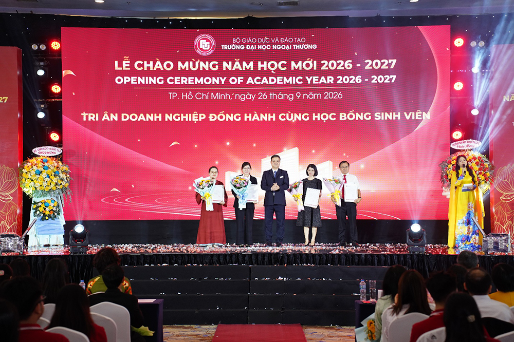 tieng-trong-khai-truong-dau-tien-tai-phan-hieu-9
